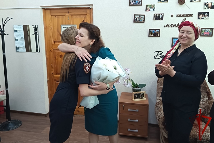 Костромские росгвардейцы поздравили учителей с профессиональным праздником
