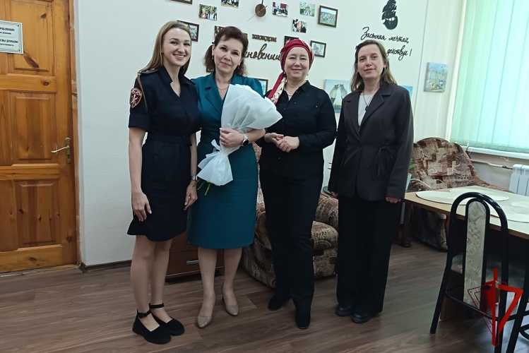 Костромские росгвардейцы поздравили учителей с профессиональным праздником