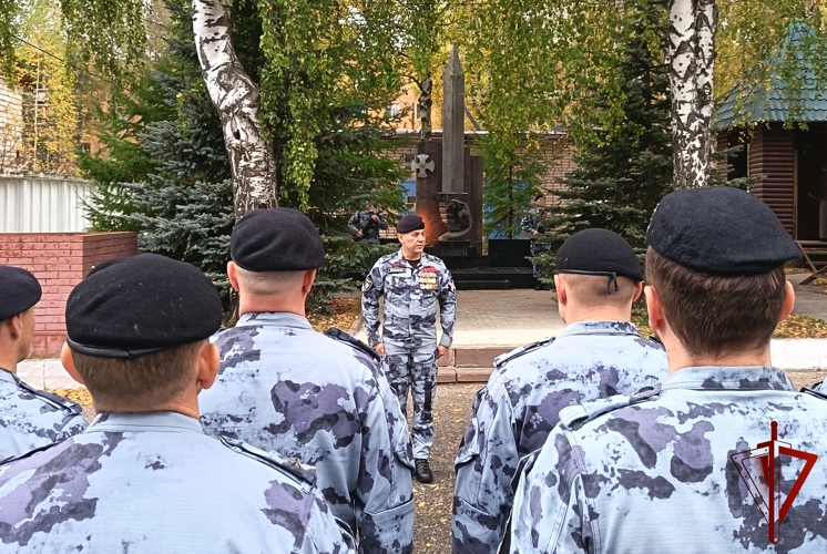 Торжественное построение прошло в ОМОН «Оплот» накануне профессионального праздника