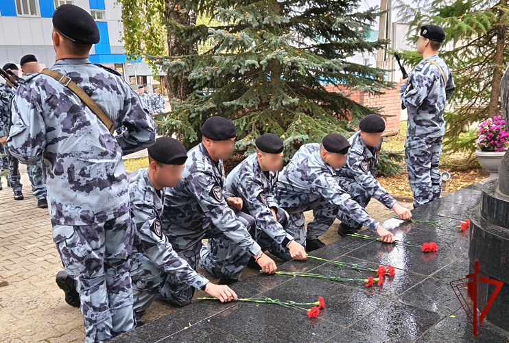 Торжественное построение прошло в ОМОН «Оплот» накануне профессионального праздника