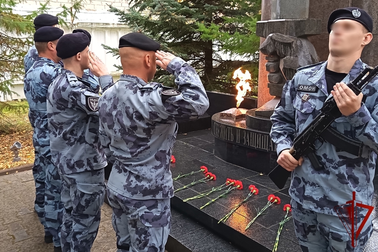 Торжественное построение прошло в ОМОН «Оплот» накануне профессионального праздника