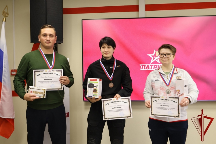  Военнослужащая Росгвардии стала призером чемпионата по неполной сборке и разборке автомата Калашникова в Костроме